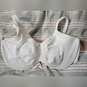 New bra. Cream lightly lined underwire. Size 44DDD. Lilyette.